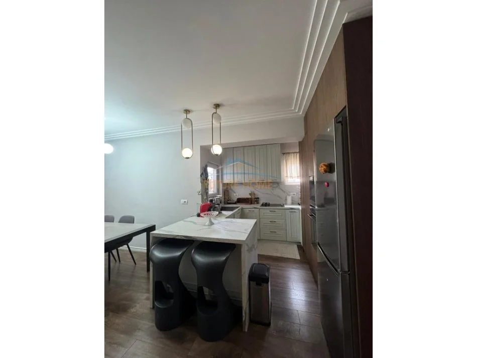 Tirane, shitet apartament 3+1+Aneks+Ballkon Kati 4, 109 m² 240.000 € (21 DHJETORI)