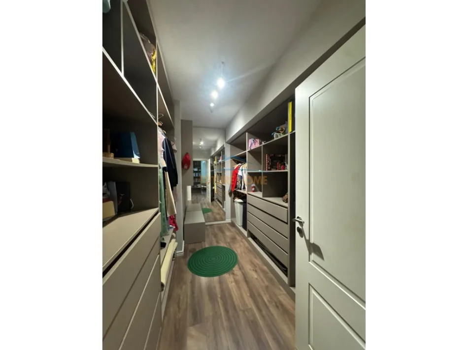 Tirane, shitet apartament 3+1 Kati 4, 109 m² 240.000 € (21 DHJETORI)