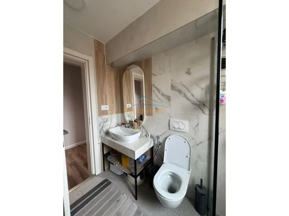 Tirane, shitet apartament 3+1+Aneks+Ballkon Kati 4, 109 m² 240.000 € (21 DHJETORI)