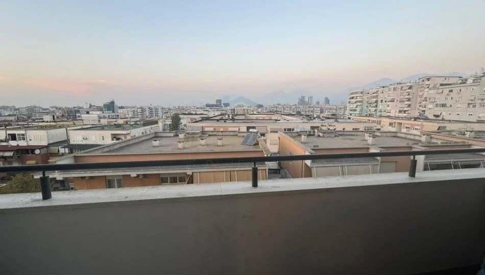 Tirane, shitet apartament 1+1 Kati 7, 83 m² 215.000 € (komuna e parisist)