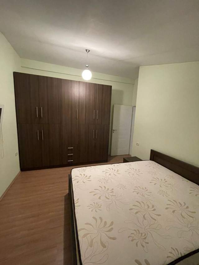 Tirane, jepet me qera apartament 1+1+BLK Kati 3, 75 m² 300 Euro (Siri kodra)
