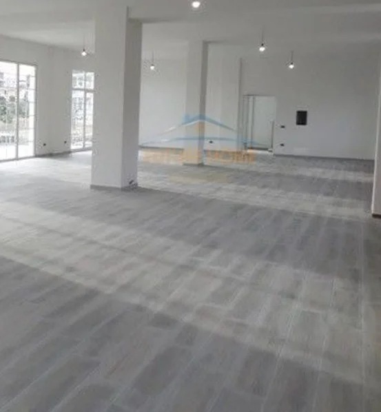 Tirane, jepet me qera ambjent biznesi Kati 0, 2.000 m² 2.000 € (Paskuqan)