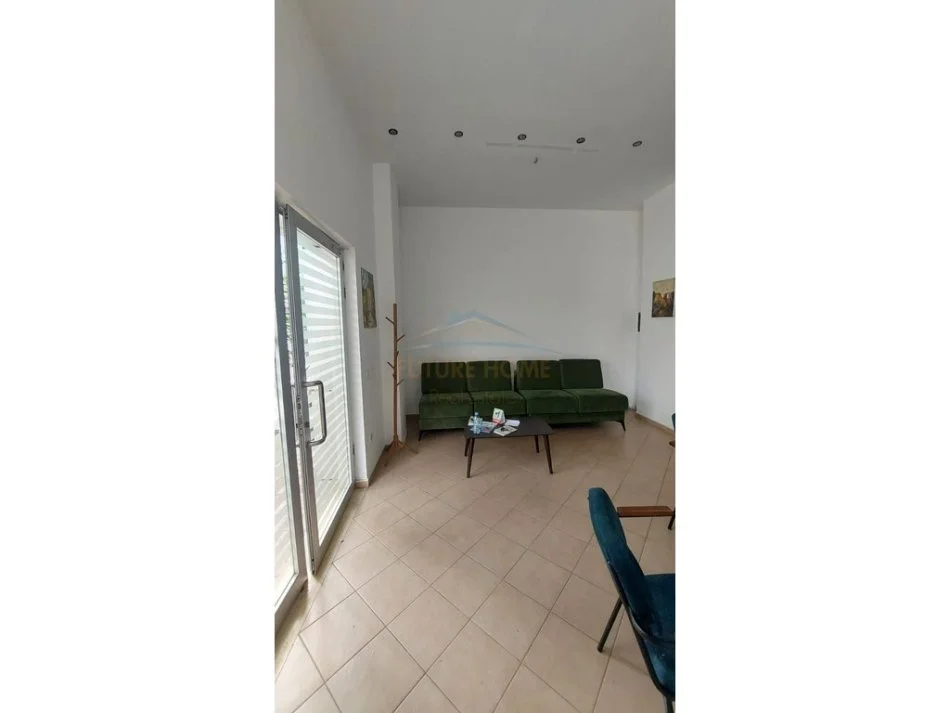 Tirane, jepet me qera ambjent biznesi Kati 0, 55 m² 800 € (Bulevardi Zogu I)