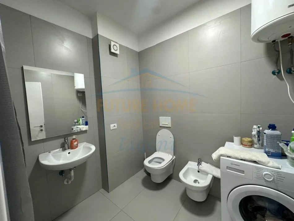 Tirane, jepet me qera apartament 2+1+Ballkon Kati 6, 84 m² 650 € (Univers City)
