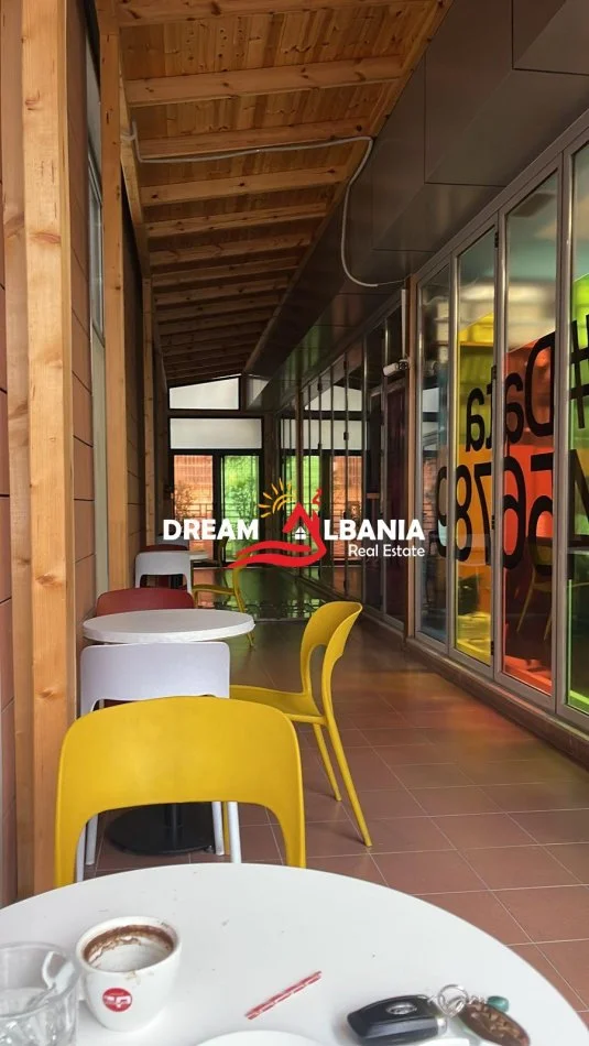 Tirane, jepet me qera zyre , 222 m² 4.000 €