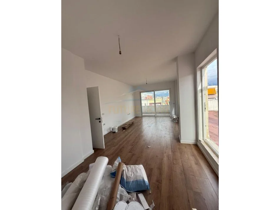 Tirane, shitet apartament 2+1+Ballkon Kati 7, 125 m² 210.000 € (UNAZA E RE)