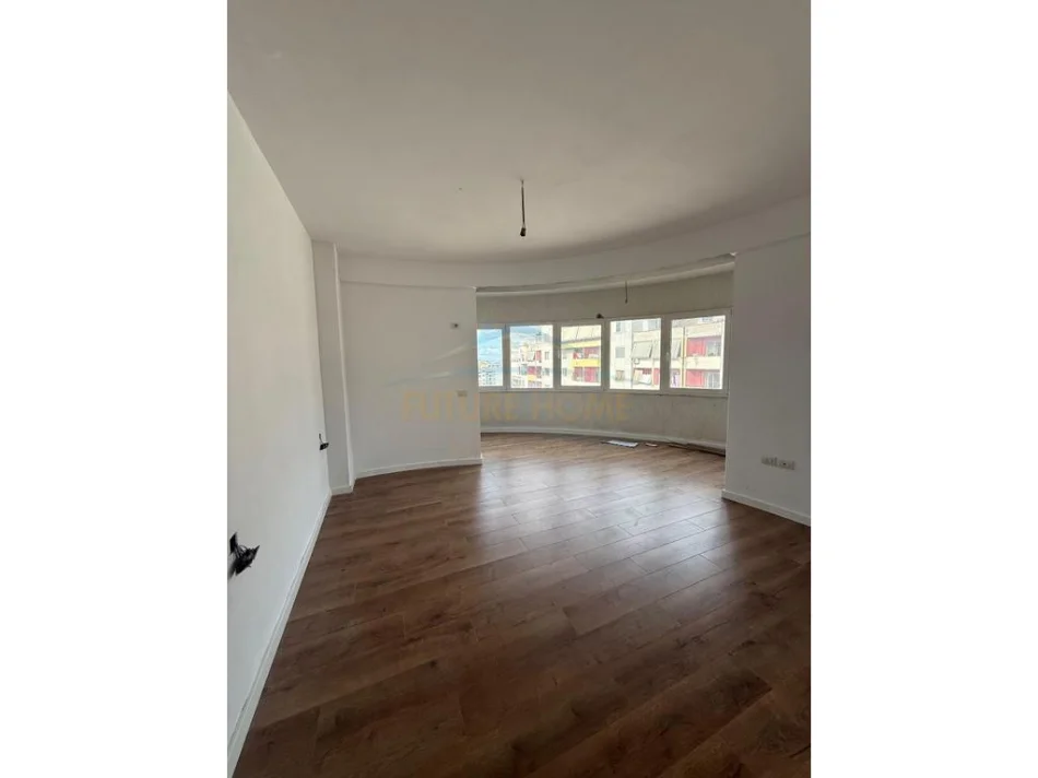 Tirane, shitet apartament 3+1+Ballkon Kati 7, 125 m² 210.000 € (Unaza e re)