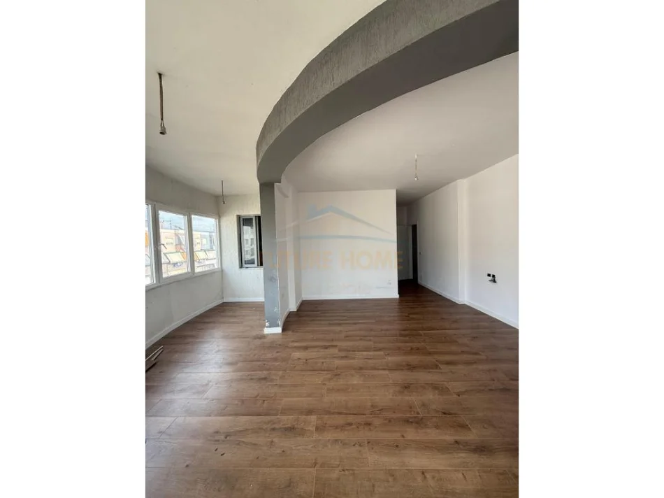 Tirane, shitet apartament 3+1+Ballkon Kati 7, 125 m² 210.000 € (Unaza e re)
