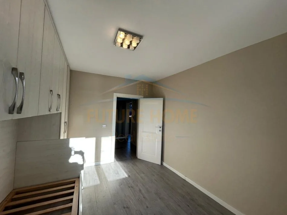 Tirane, shes apartament 2+1+Ballkon Kati 5, 76 m² 140.000 € (RRUGA E PORTIT)