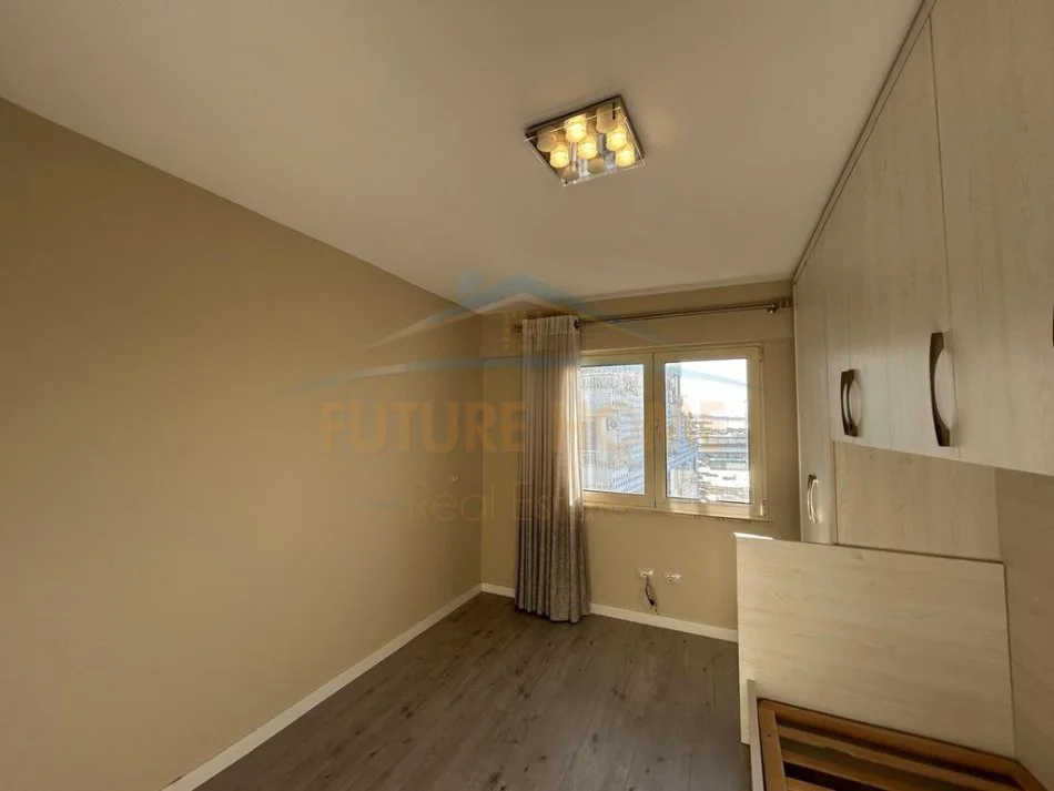 Tirane, shes apartament 2+1+Ballkon Kati 5, 76 m² 140.000 € (RRUGA E PORTIT)