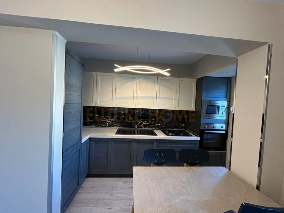 Tirane, shes apartament 2+1+Ballkon Kati 5, 76 m² 140.000 € (RRUGA E PORTIT)