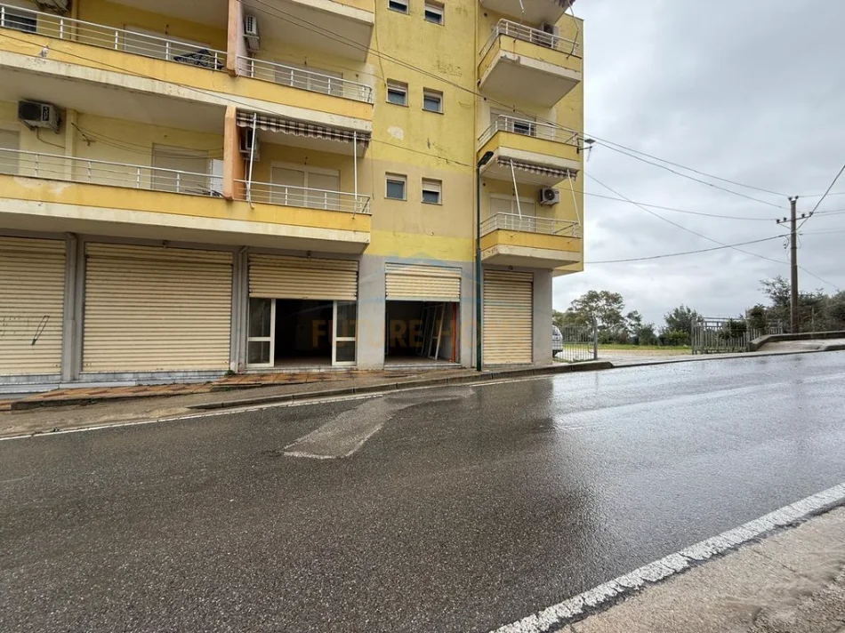 Vlore, shitet dyqan Kati 0, 45 m² 90.000 € (Uji i Ftohte)