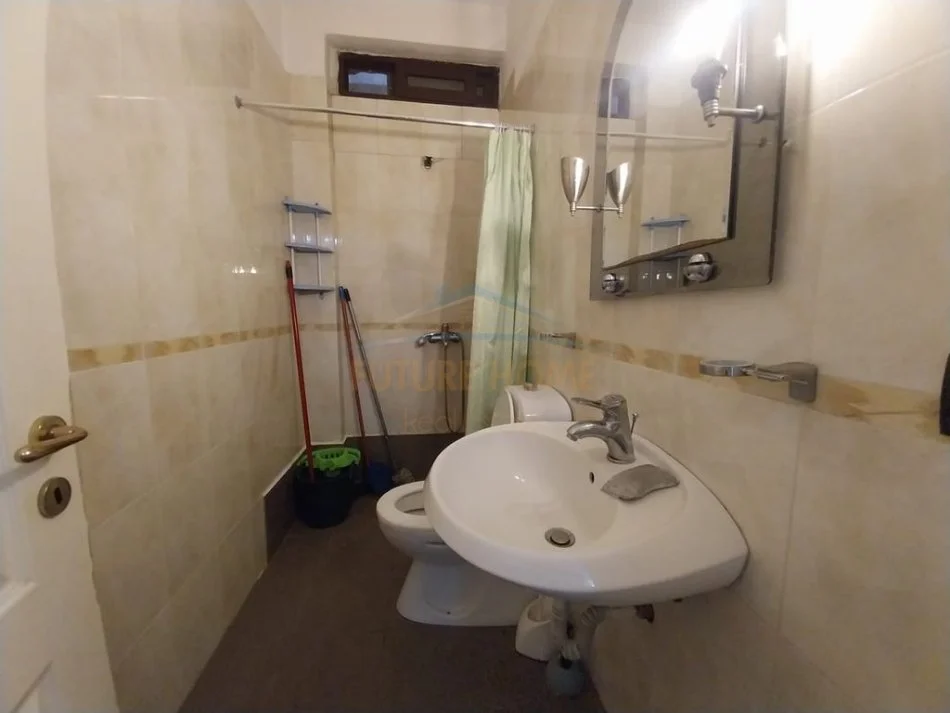 Tirane, jepet me qera apartament 3+1+Aneks+Ballkon Kati 6, 110 m² 700 € (Rruga Haxhi Dalliu prane Bulevardit te Ri)