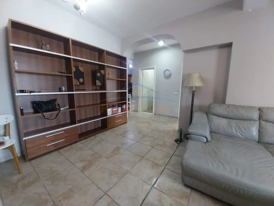 Tirane, jepet me qera apartament 3+1+Aneks+Ballkon Kati 6, 110 m² 700 € (Rruga Haxhi Dalliu prane Bulevardit te Ri)