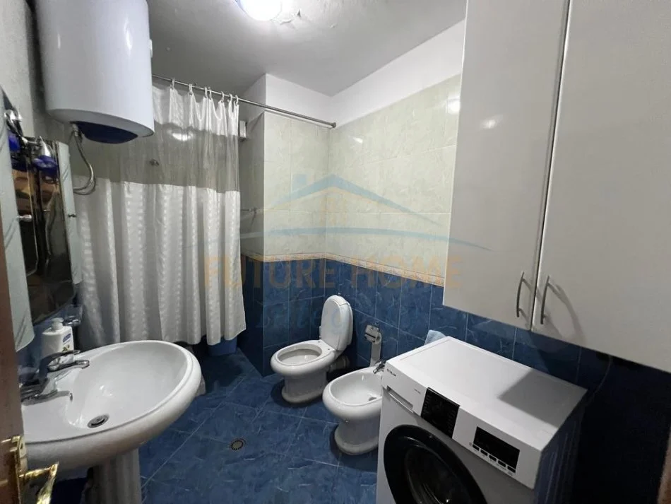 Tirane, jepet me qera apartament 2+1 Kati 10, 111 m² 700 € (Rruga e Kavajes prane Kompleksit Delijorgji)