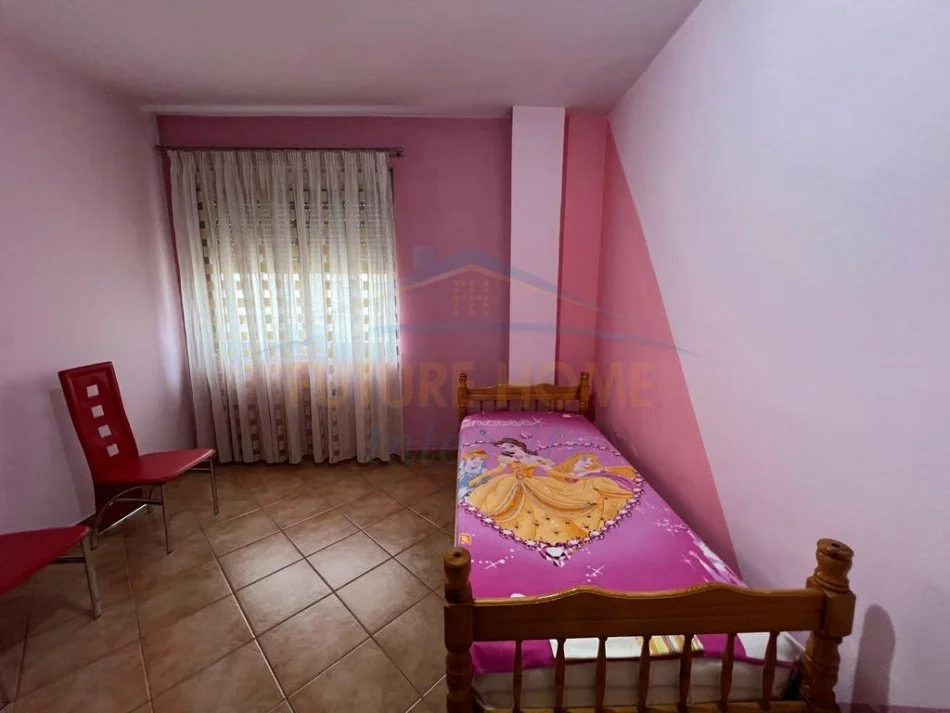 Tirane, jepet me qera apartament 2+1 Kati 10, 111 m² 700 € (Rruga e Kavajes prane Kompleksit Delijorgji)