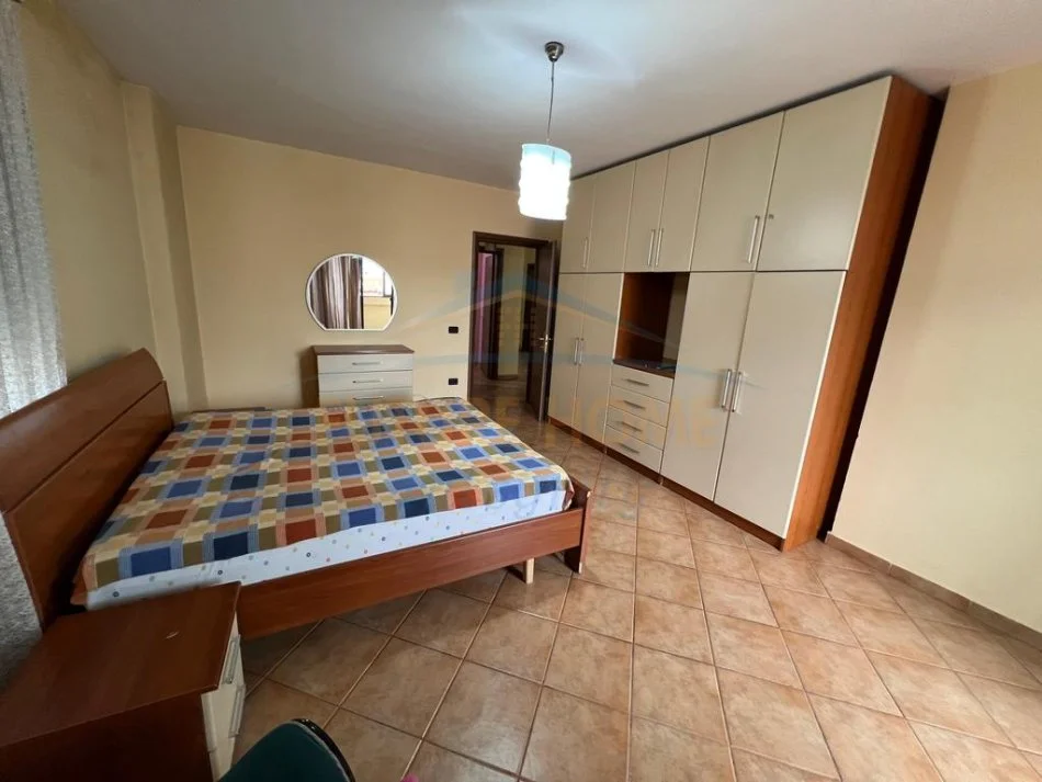 Tirane, jepet me qera apartament 2+1 Kati 10, 111 m² 700 € (Rruga e Kavajes prane Kompleksit Delijorgji)