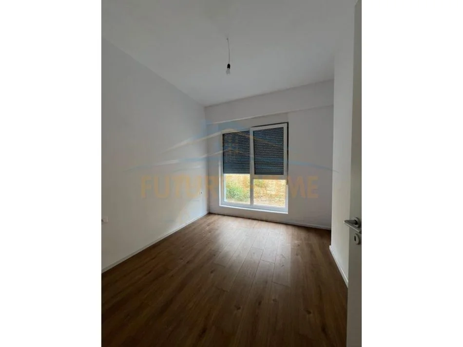 Tirane, jepet me qera apartament 1+1 Kati 1, 45 m² 350 € (Fresk)