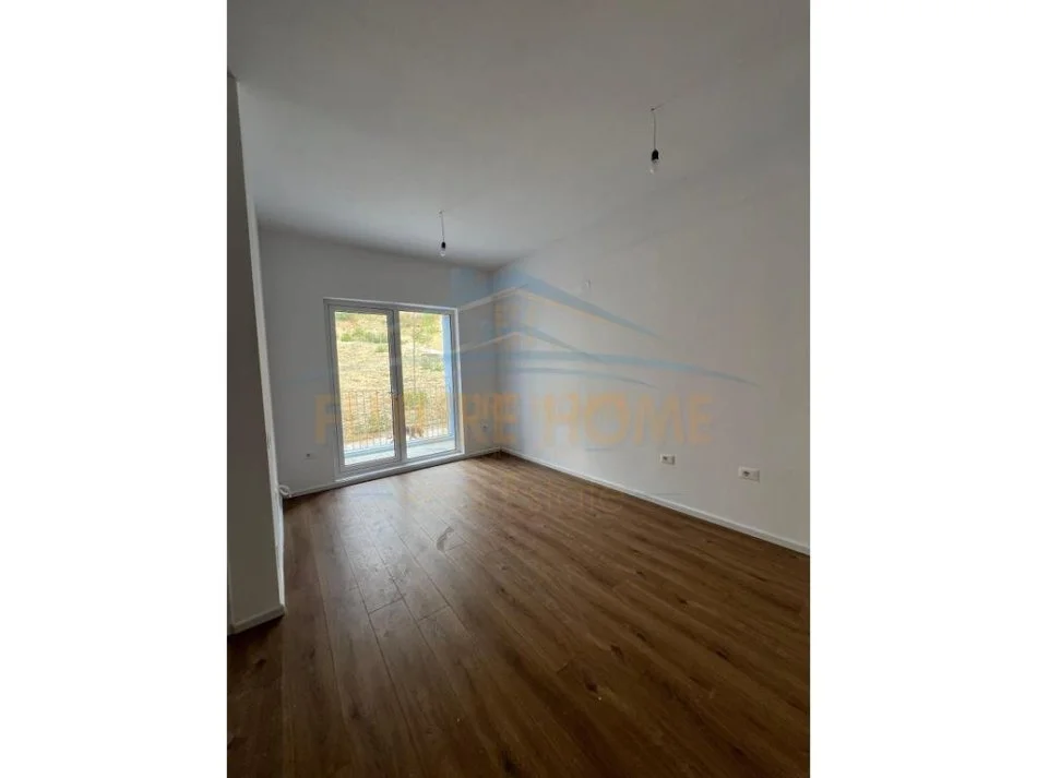 Tirane, jepet me qera apartament 1+1 Kati 1, 45 m² 350 € (Fresk)