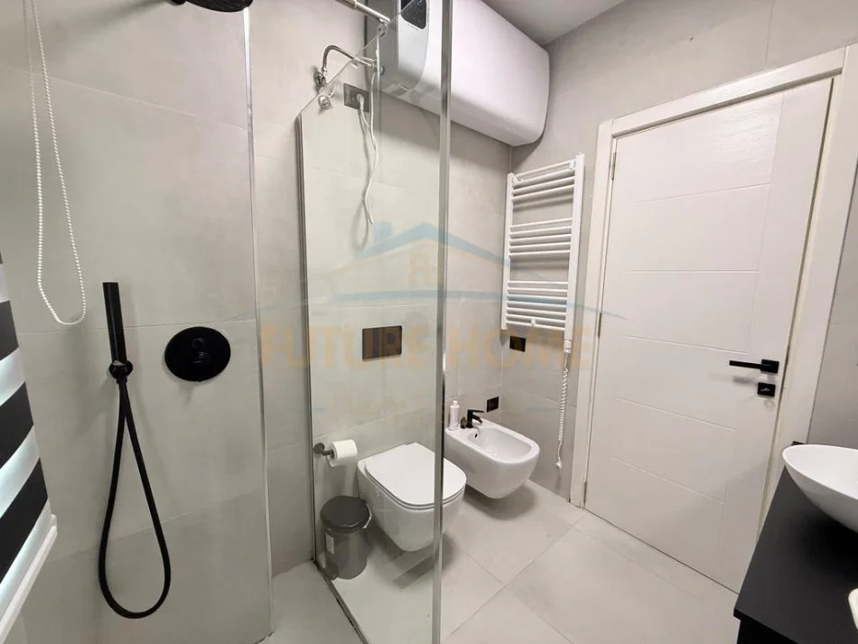 Tirane, shitet apartament 2+1+Ballkon Kati 2, 105 m² 242.000 € 