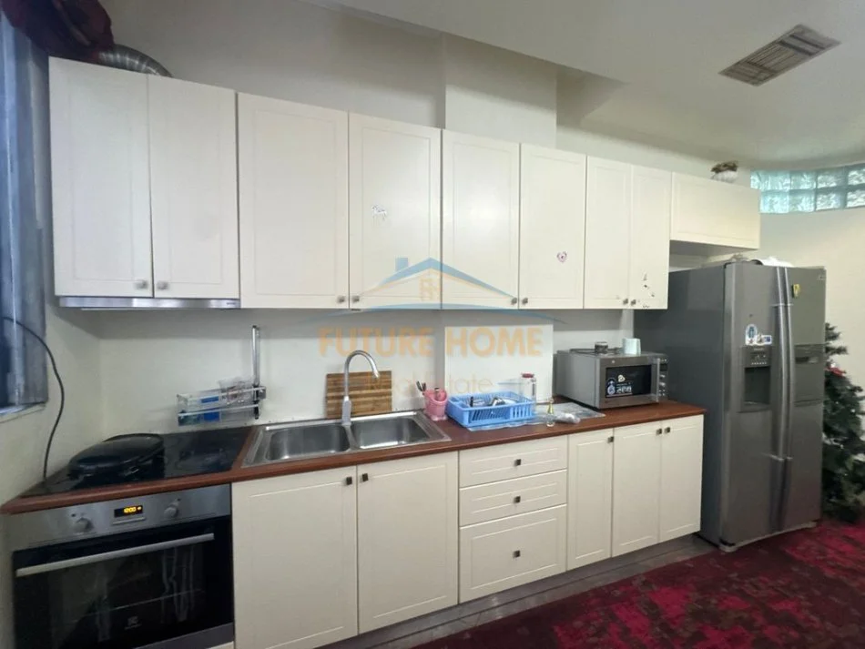 Tirane, jepet me qera apartament 2+1 Kati 7, 125 m² 700 € 