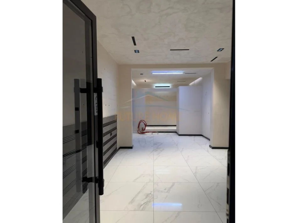 Tirane, jepet me qera ambjent biznesi Kati 0, 85 m² 1.150 € (rruga e kosovareve)