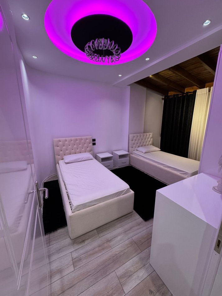 Tirane, jepet me qera apartament 2+1+Ballkon Kati 4, 90 m² 600 € (Fresk)