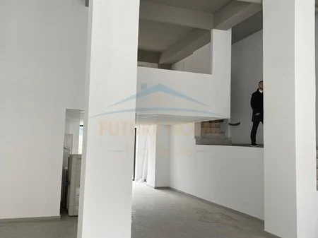 Tirane, jepet me qera ambjent biznesi Kati 0, 418 m² 3.500 € (Brryl)