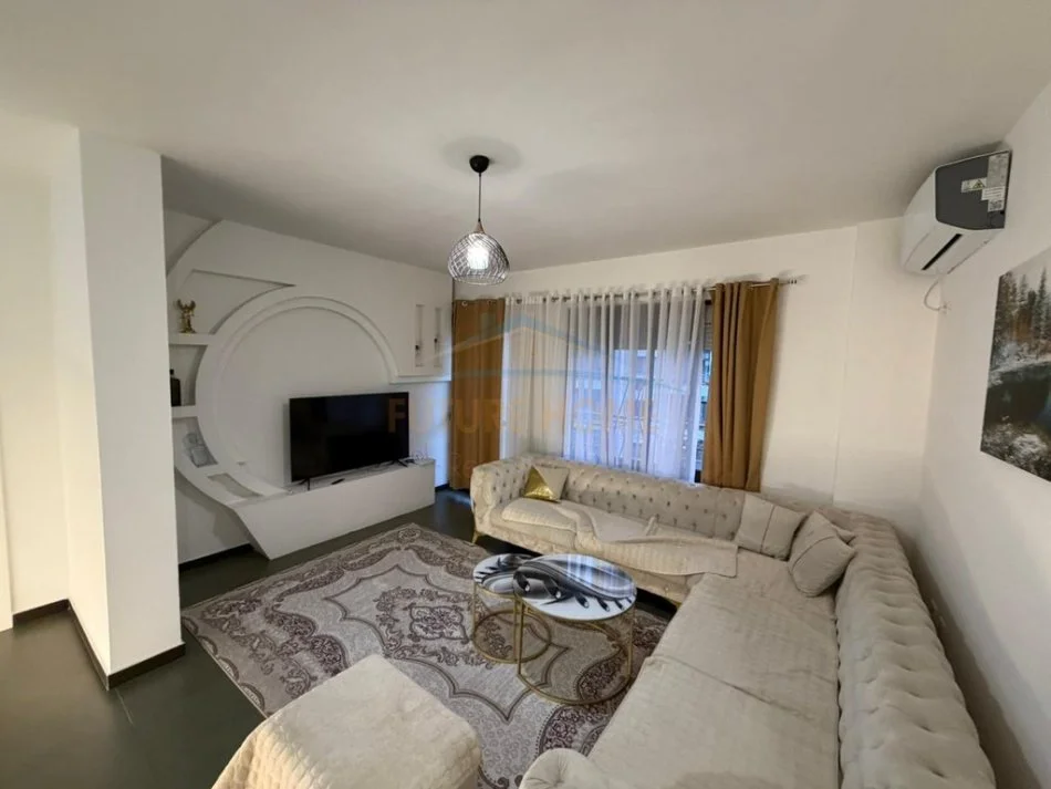 Tirane, jepet me qera apartament 2+1+Aneks+Ballkon Kati 5, 110 m² 600 € (Vila L tek Unaza e Re)