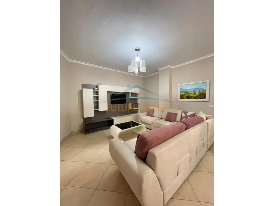 Tirane, jepet me qera apartament 1+1+Ballkon Kati 3, 67 m² 500 € 