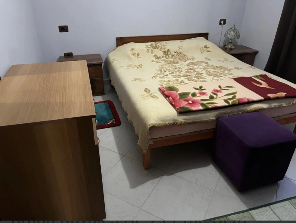 Tirane, Jepet me qera apartament 2+1+Ballkon Kati 2, 100 m² (Rruga Kavajes)