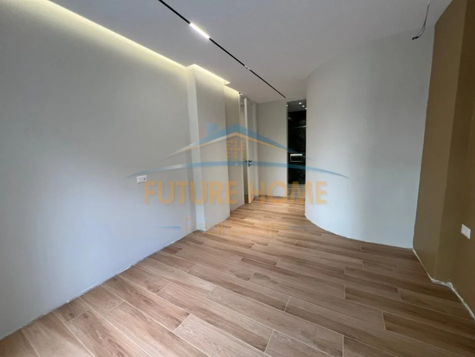 Tirane, shitet apartament 2+1 Kati 1, 188 m² 310.000 € 