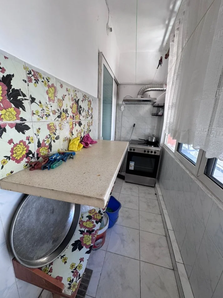 Tirane, jepet me qera apartament 2+1+Ballkon Kati 5, 85 m² 450 € (rruga e Kavajes)