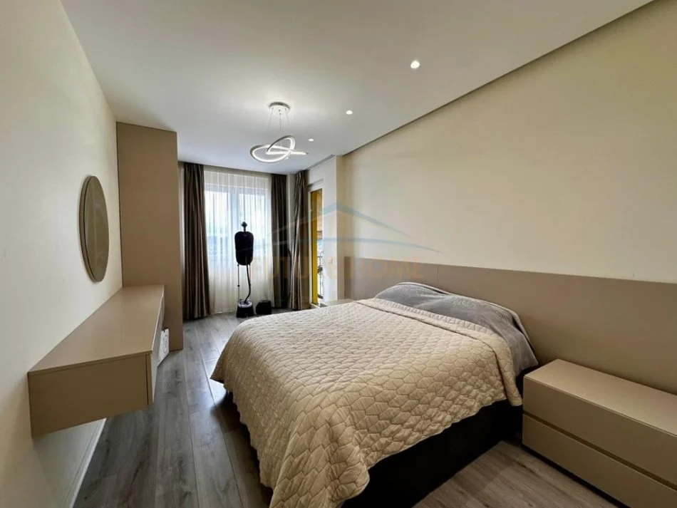 Tirane, shitet apartament 2+1+Ballkon Kati 10, 117 m² 250.000 € 