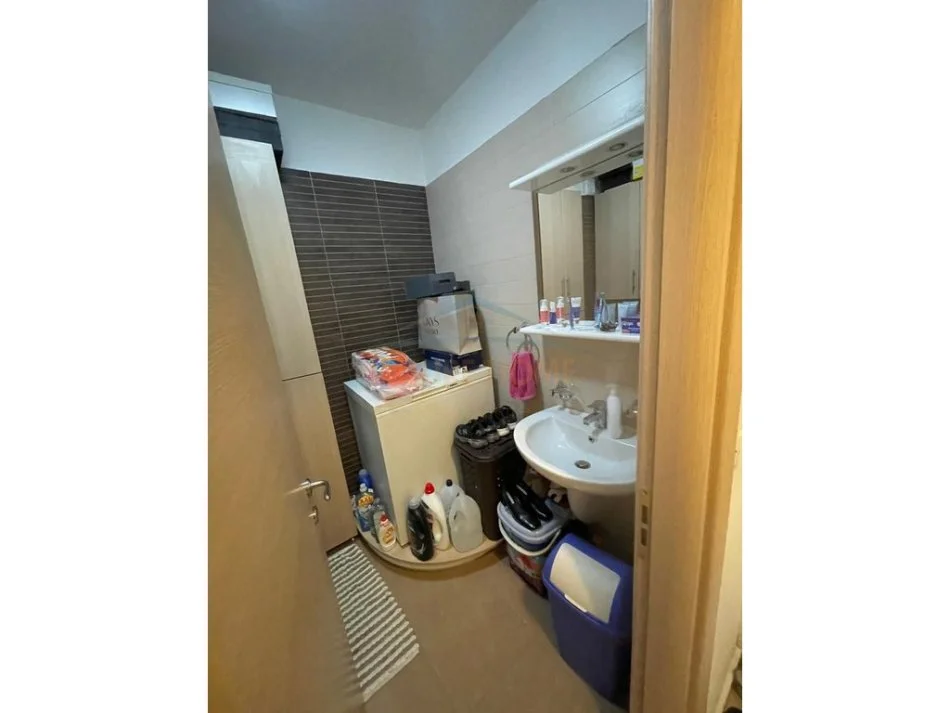 Tirane, shitet apartament 2+1+Ballkon Kati 4, 83 m²