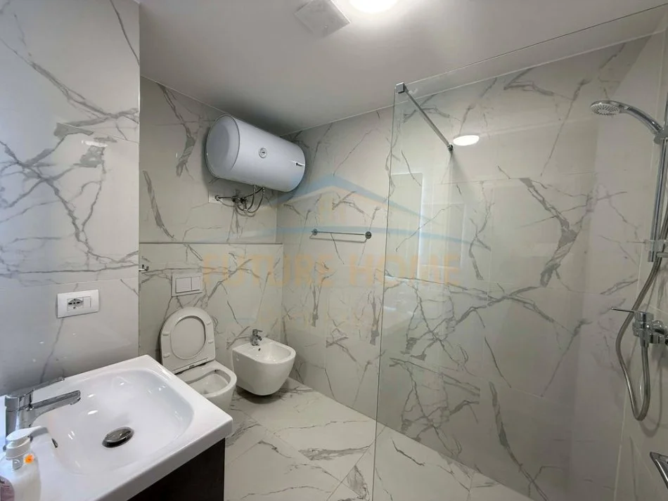 Tirane, jepet me qera apartament 2+1 Kati 4, 117 m² 700 € (Dogana)