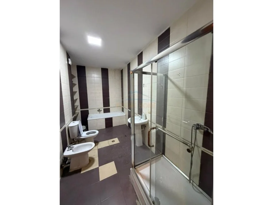 Tirane, shitet apartament 2+1+Ballkon Kati 3, 104 m² 299.000 € 