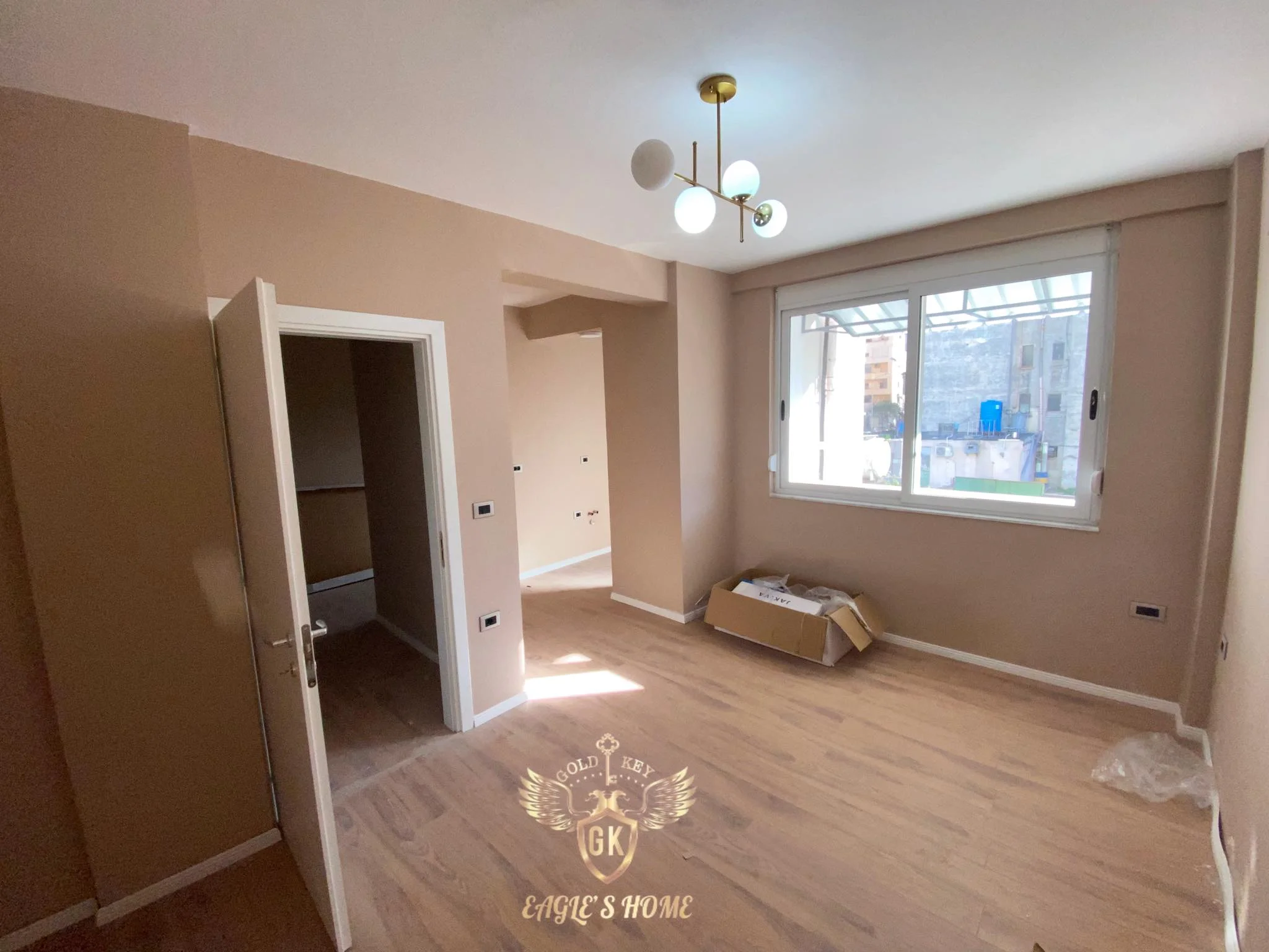 Shitet Apartament• Mundesi ideale shfrytzimi per biznes
• Kati 1 Banim i Dyti nga toka ne rruge kryesore me shume levizje
🏡Drejtoria Policis Durres🏡