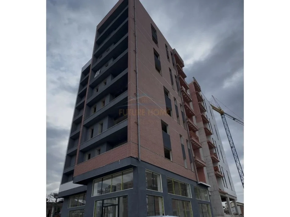 Tirane, shitet apartament 1+1 Kati 5, 71 m² 109.988 € (Fusha e Aviacionit)