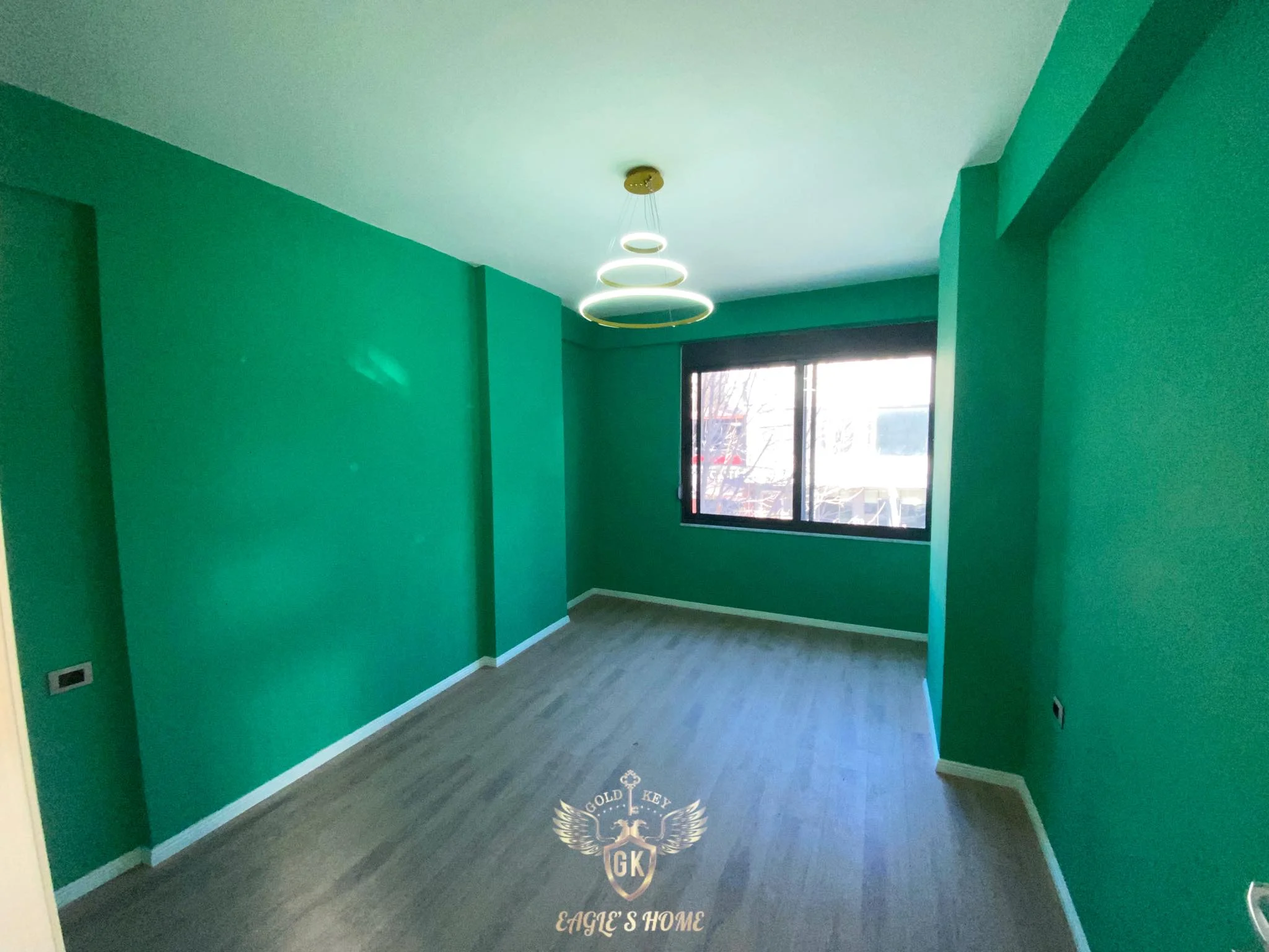 Shitet Apartament• Mundesi ideale shfrytzimi per biznes
• Kati 1 Banim i Dyti nga toka ne rruge kryesore me shume levizje
🏡Drejtoria Policis Durres🏡