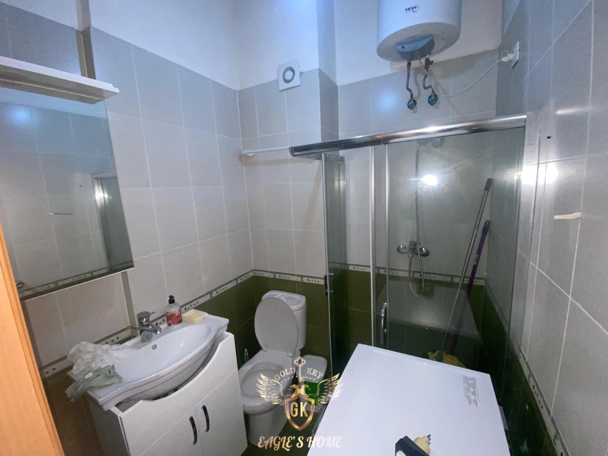 Shiten 2 APARTAMENTE• Total Te mobiluara rishtazi• Pjese e nje kompleksi te administruar me pishine te perbashket shume prane detit🏡Mali Robit🏡