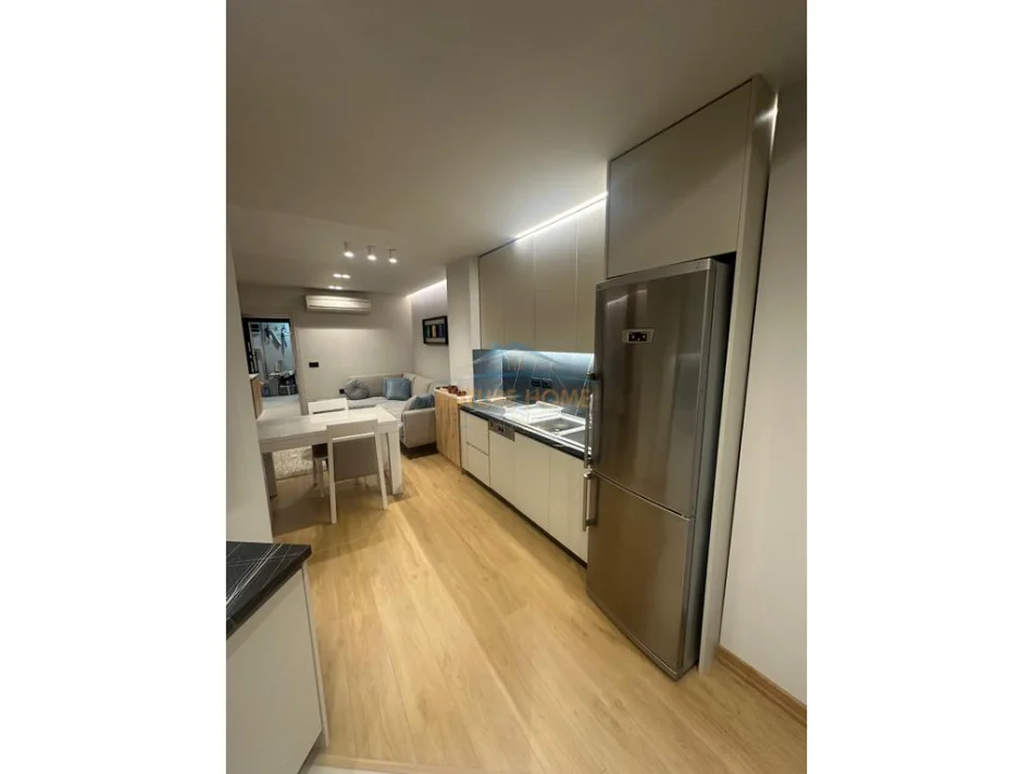 Tirane, jepet me qera apartament 1+1 Kati 4, 78 m² (Komuna e parisit)