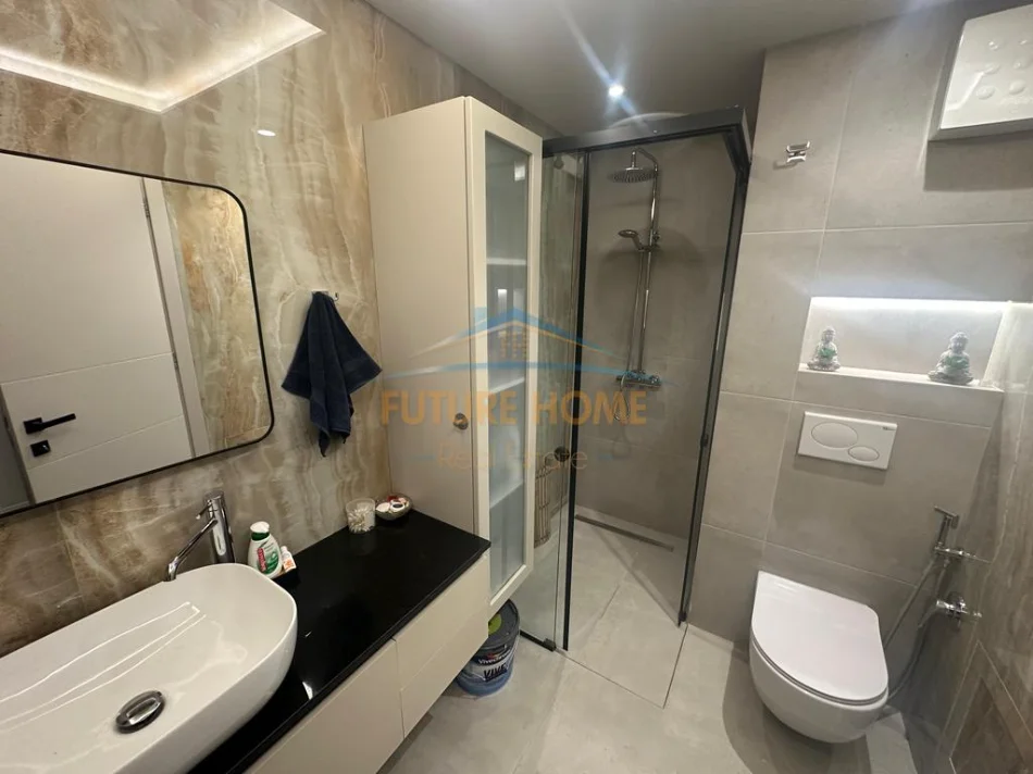 Tirane, jepet me qera apartament 1+1 Kati 4, 78 m² (Komuna e parisit)