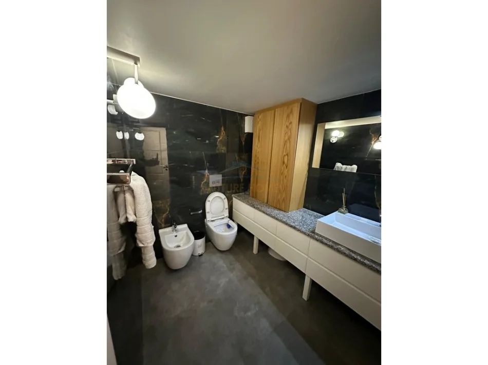 Tirane, shitet apartament duplex 2+1 Kati 0, 115 m² 170.000 € 