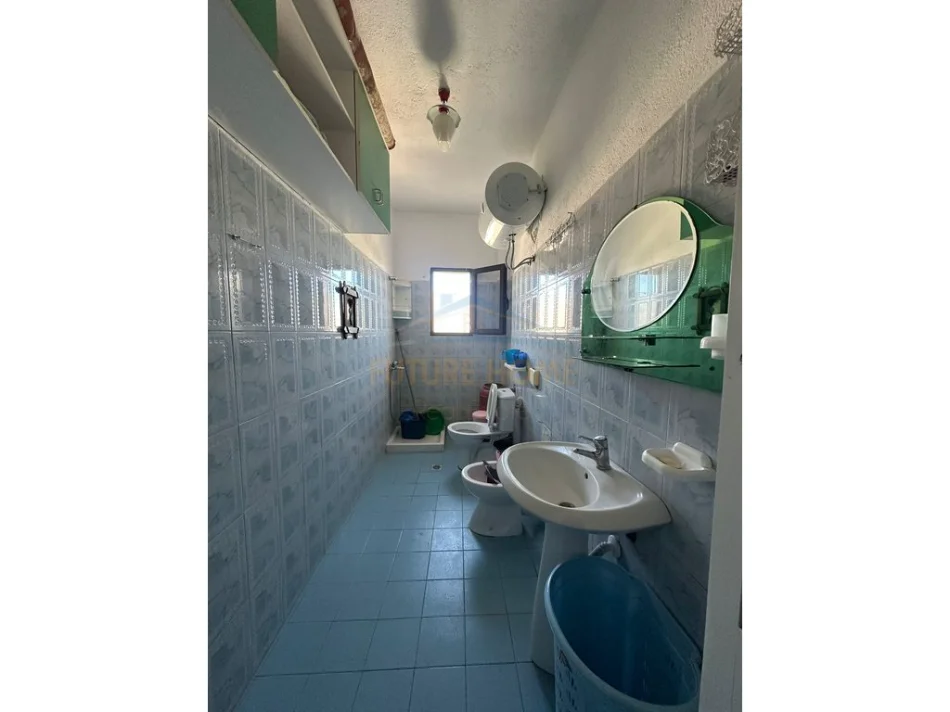 Durres, jepet me qera apartament 1+1 Kati 5, 73 m² 250 € (Spitali Rajonal, Durrës)