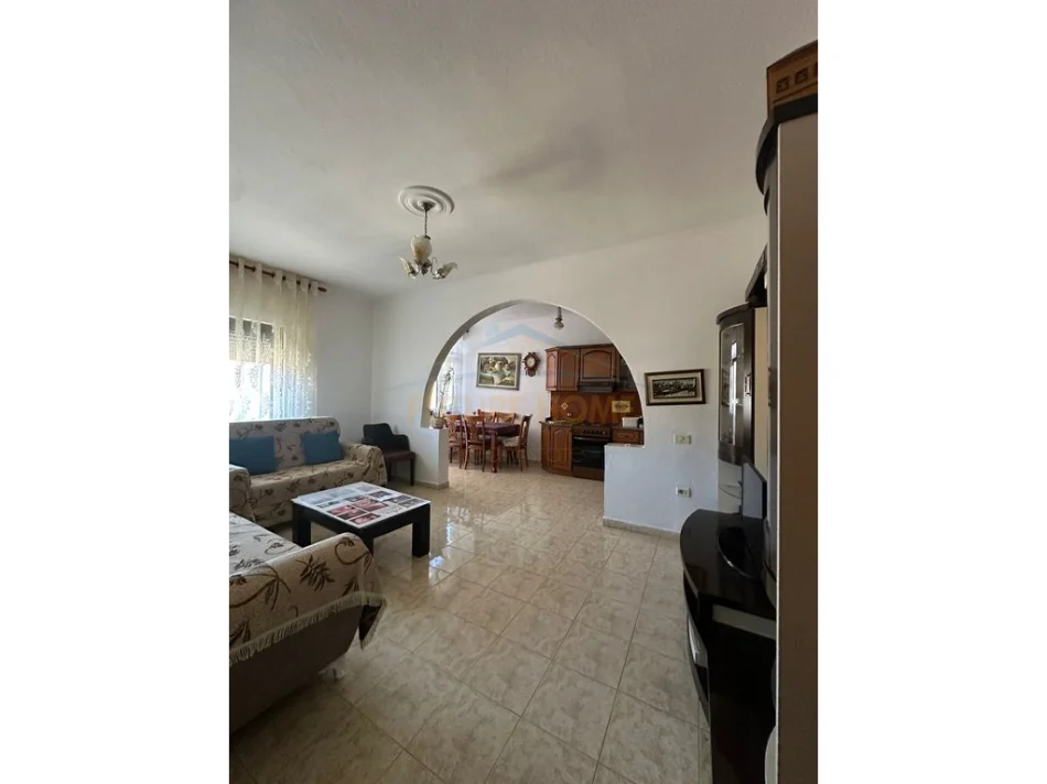 Durres, jepet me qera apartament 1+1 Kati 5, 73 m² 250 € (Spitali Rajonal, Durrës)
