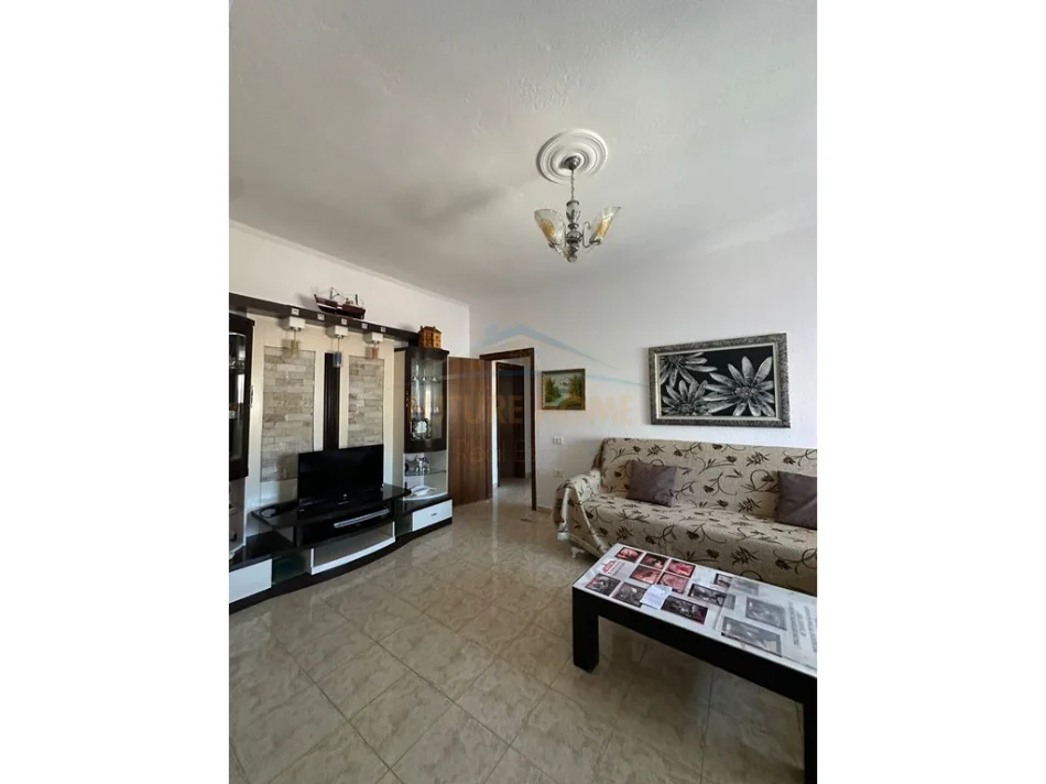 Durres, jepet me qera apartament 1+1 Kati 5, 73 m² 250 € (Spitali Rajonal, Durrës)