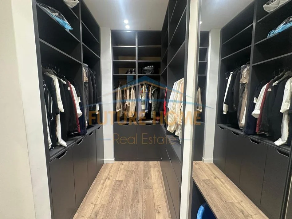 Tirane, jepet me qera apartament 3+1 Kati 4, 166 m² 2.300 € 