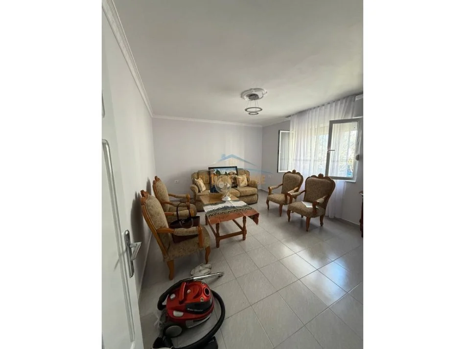 Tirane, jepet me qera apartament 3+1 Kati 4, 79 m² 800 € (Bulevardi Zogu i I)