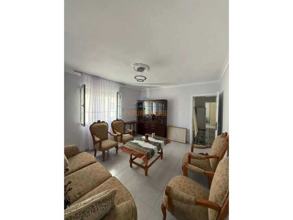 Tirane, jepet me qera apartament 3+1 Kati 4, 79 m² 800 € (Bulevardi Zogu i I)